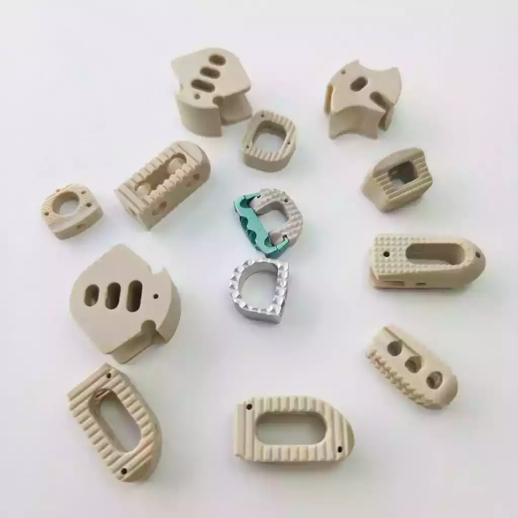 Pieza mecanizada en Peek Cage Cervical Interespinoso Lumbar Sistema Columna