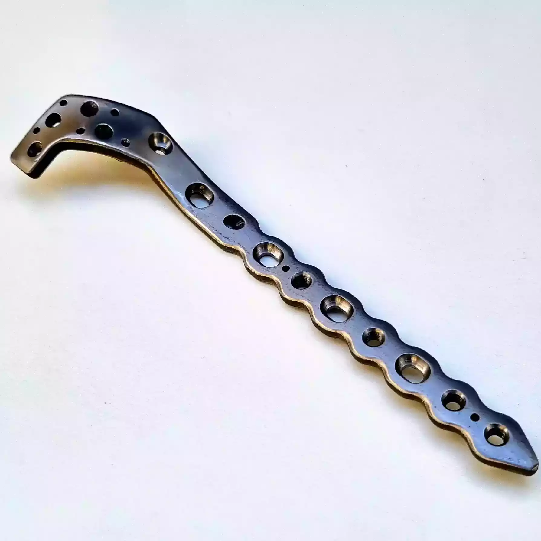 Pieza mecanizada en Titanio Sistema Tibia Proximal